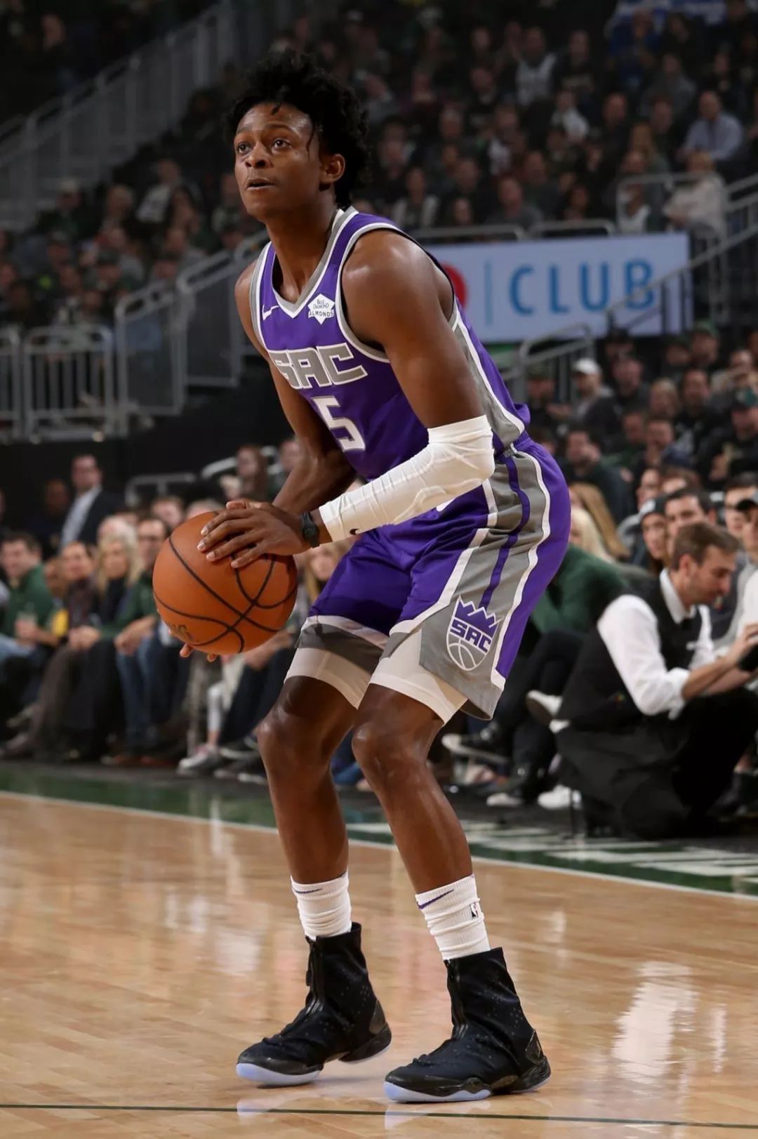 姆斯试图用 姆斯试图用